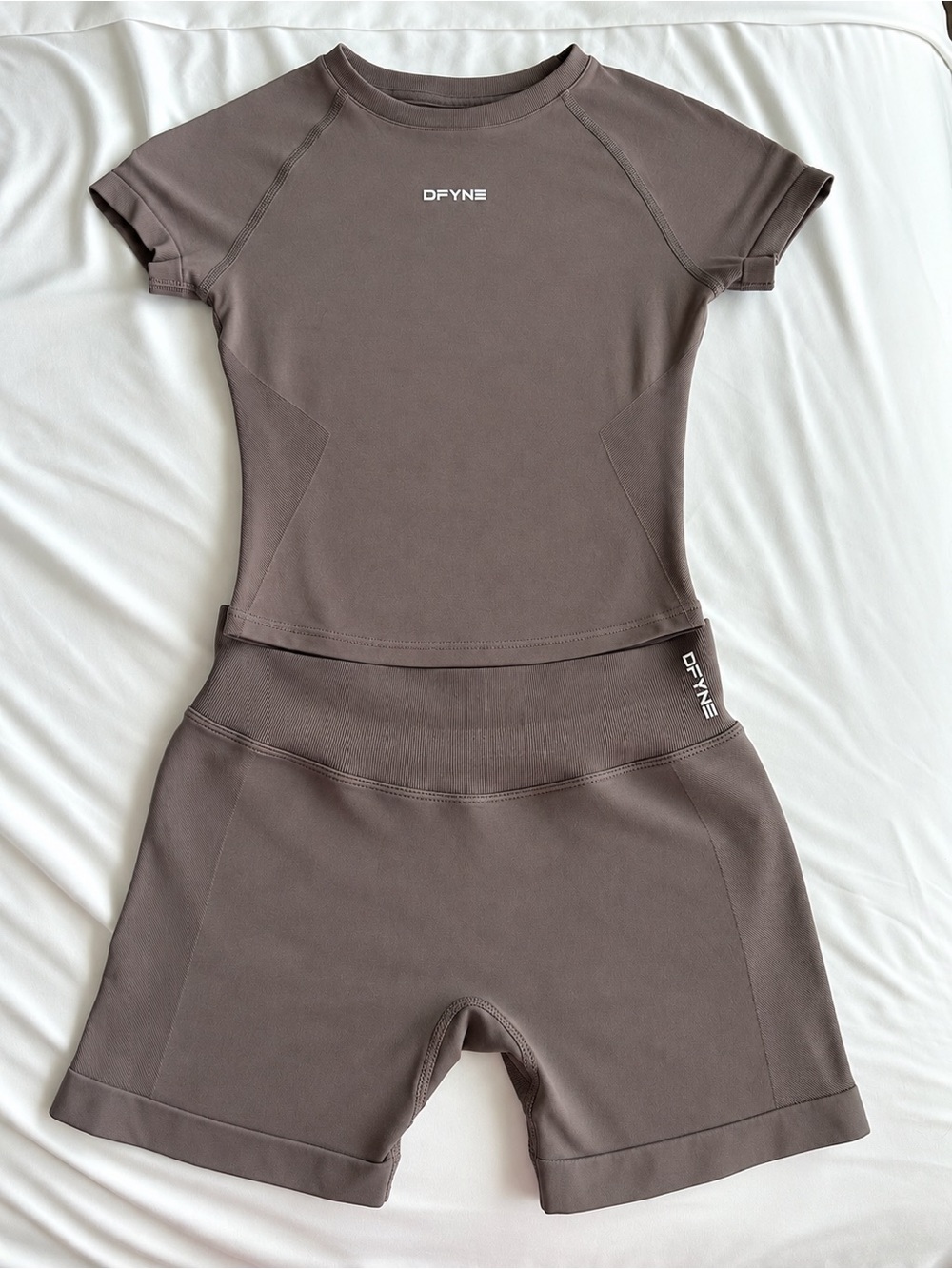 Dfyne Women's Brown Active set